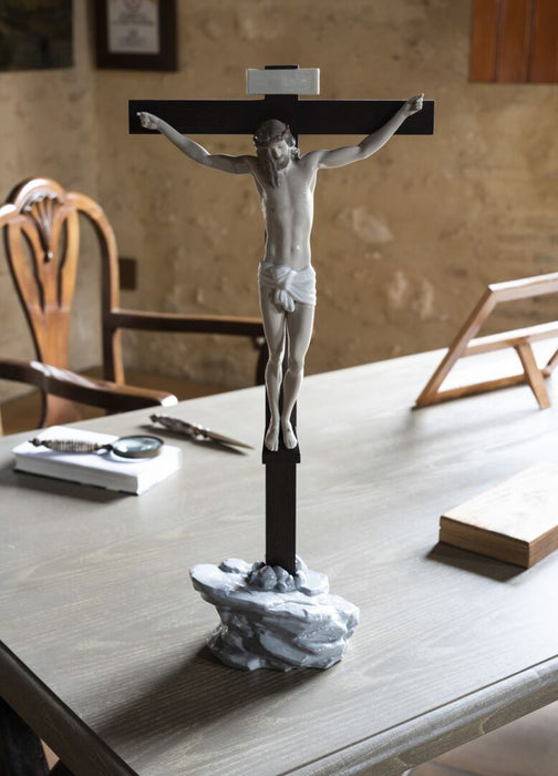 Lladro Our Savior Crucifix Figurine Tabletop