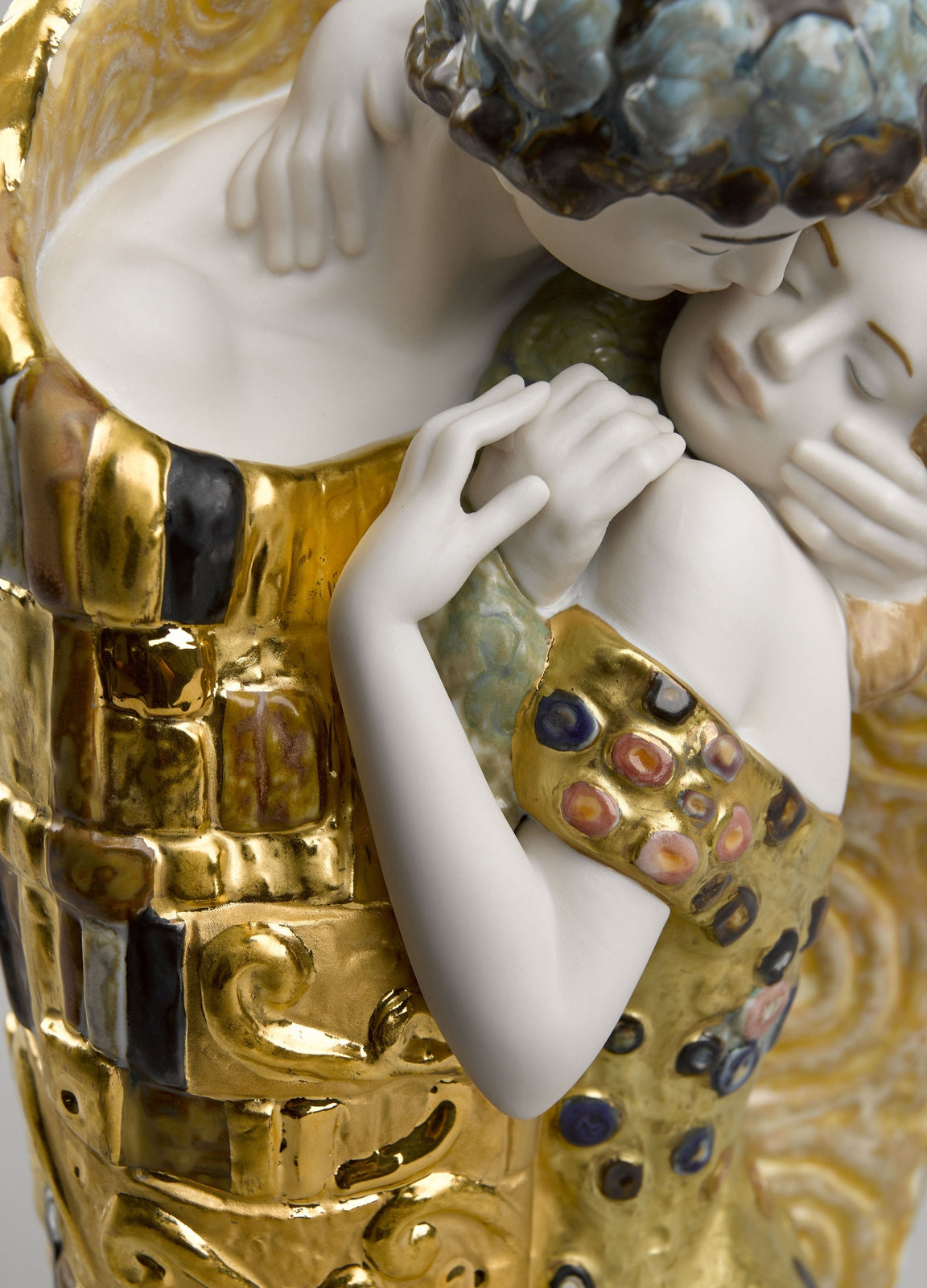Lladro The Kiss Couple Sculpture