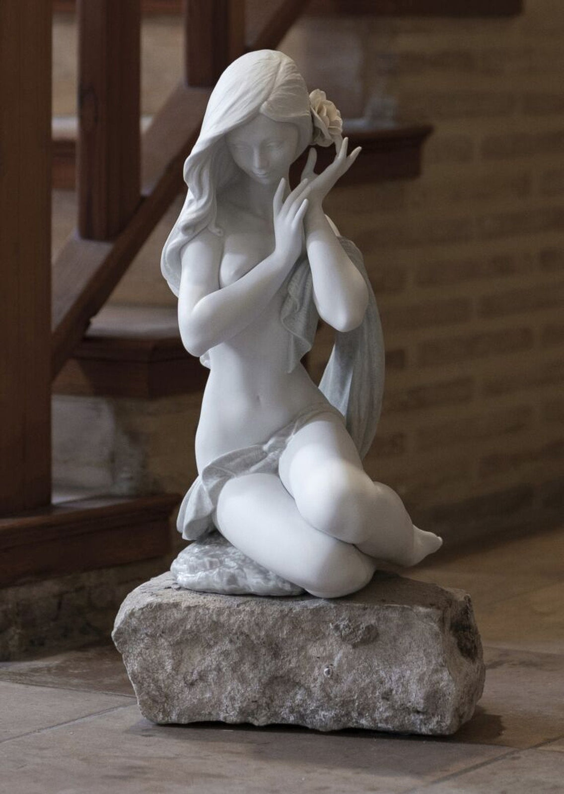 Lladro Subtle moonlight Woman Figurine Limited edition