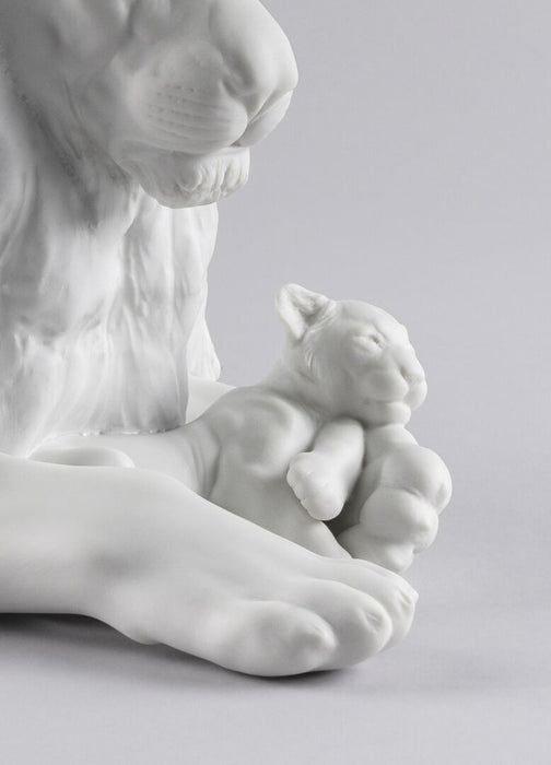 Lladro Lion With Cub Figurine