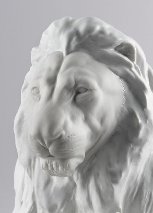 Lladro Lion With Cub Figurine
