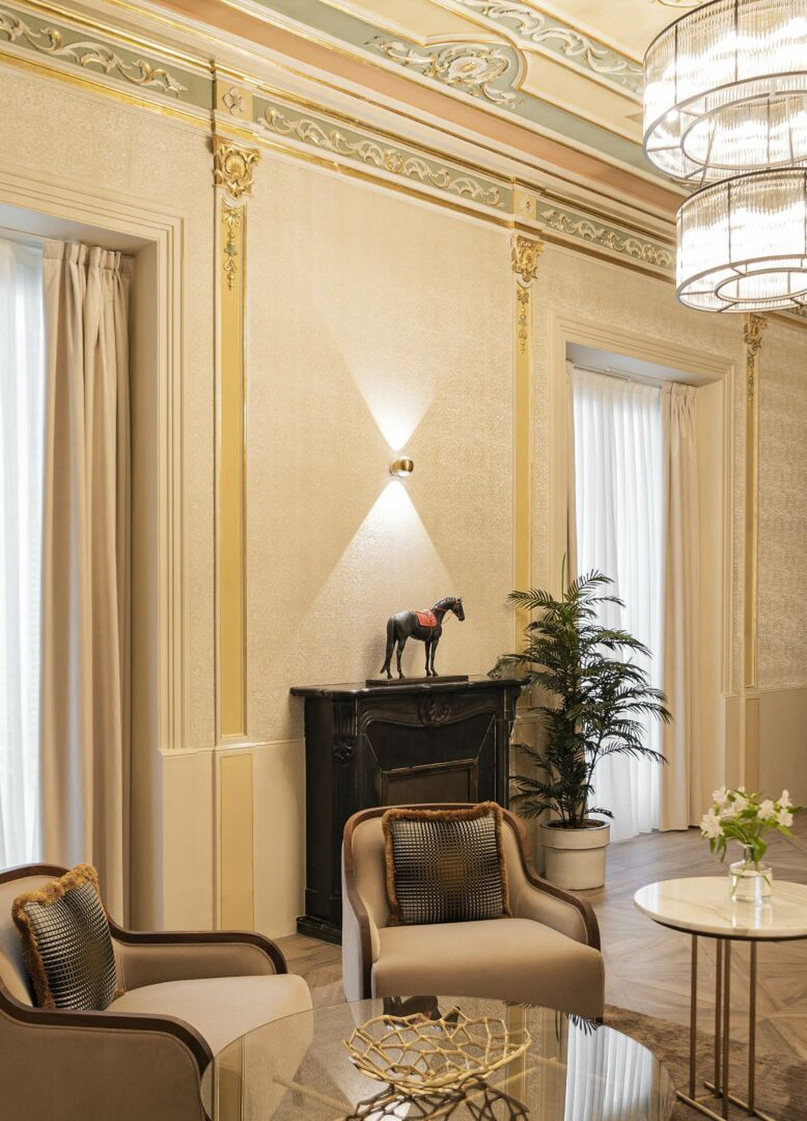 Lladro English Purebred Horse Sculpture