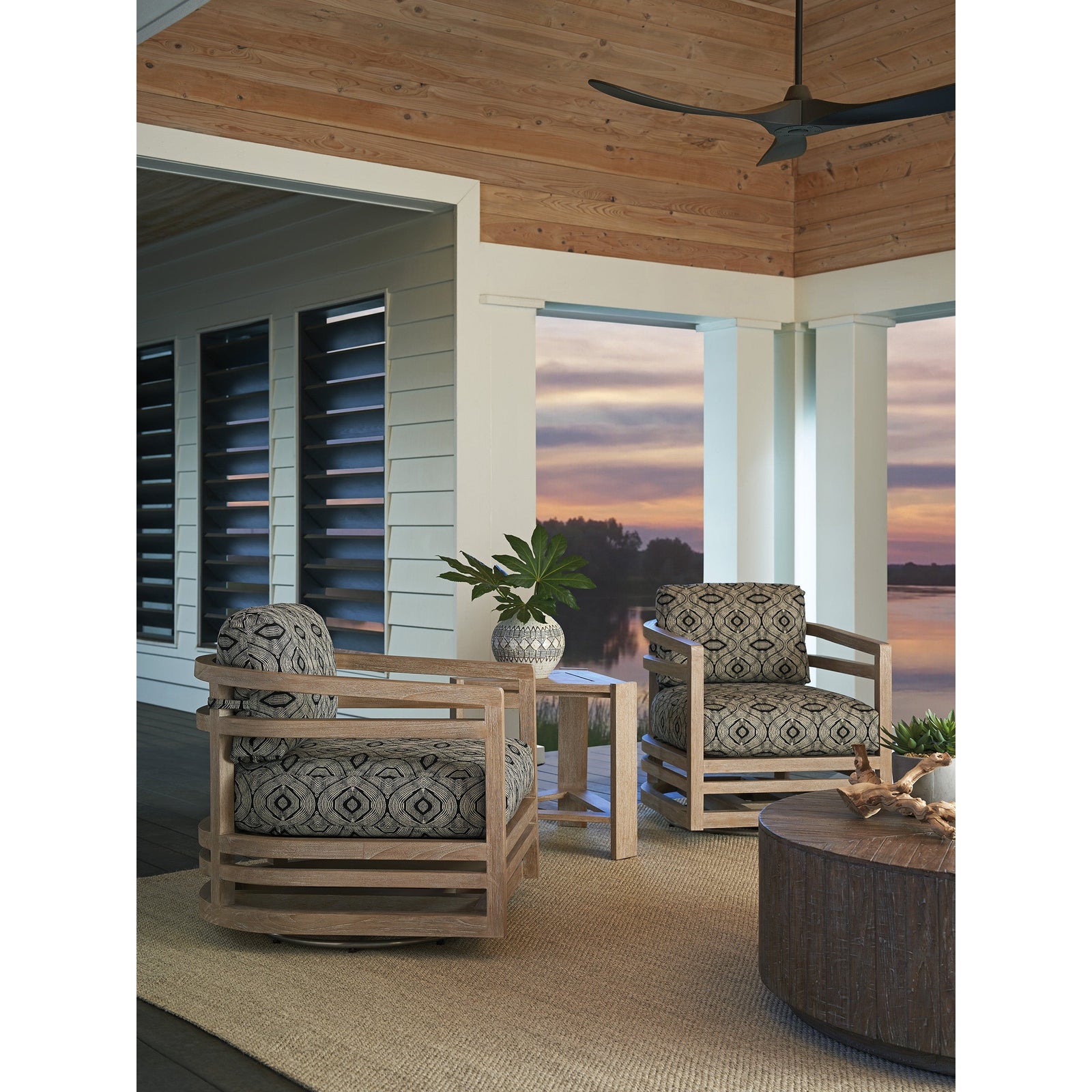 Tommy Bahama Outdoor Stillwater Cove Swivel Lounge Chair