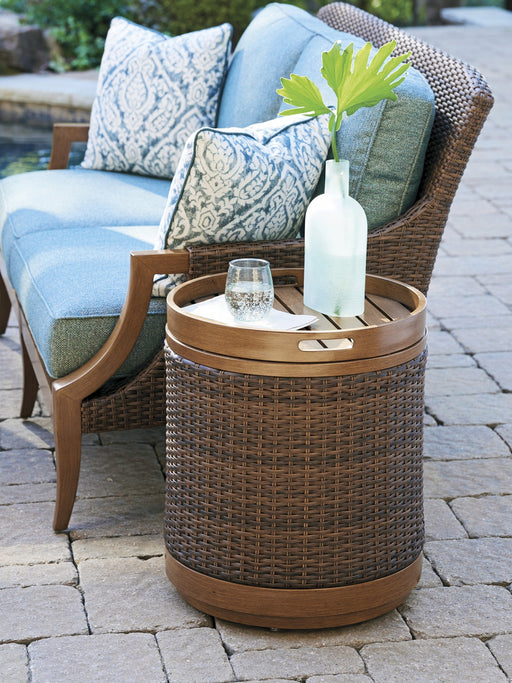 Tommy Bahama Outdoor Harbor Isle Round Accent Table