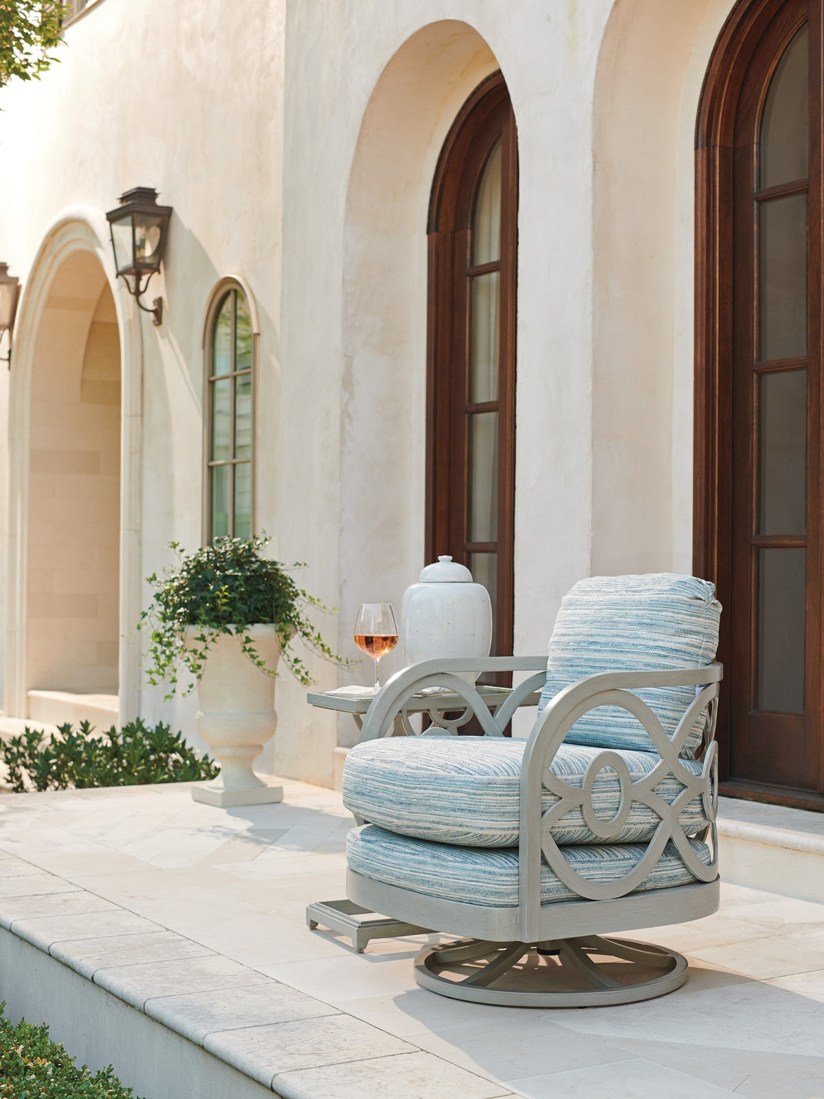 Tommy Bahama Outdoor Silver Sands Swivel Lounge Chair