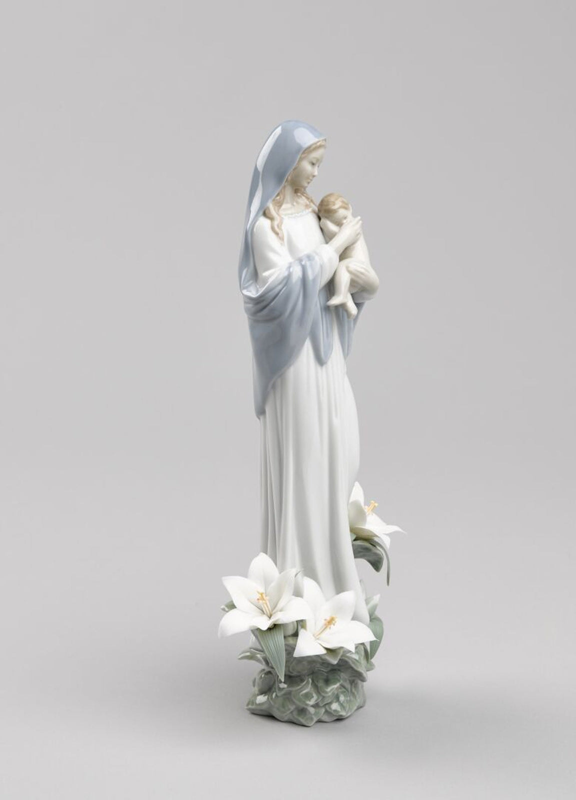 Lladro Madonna of The Flowers Figurine