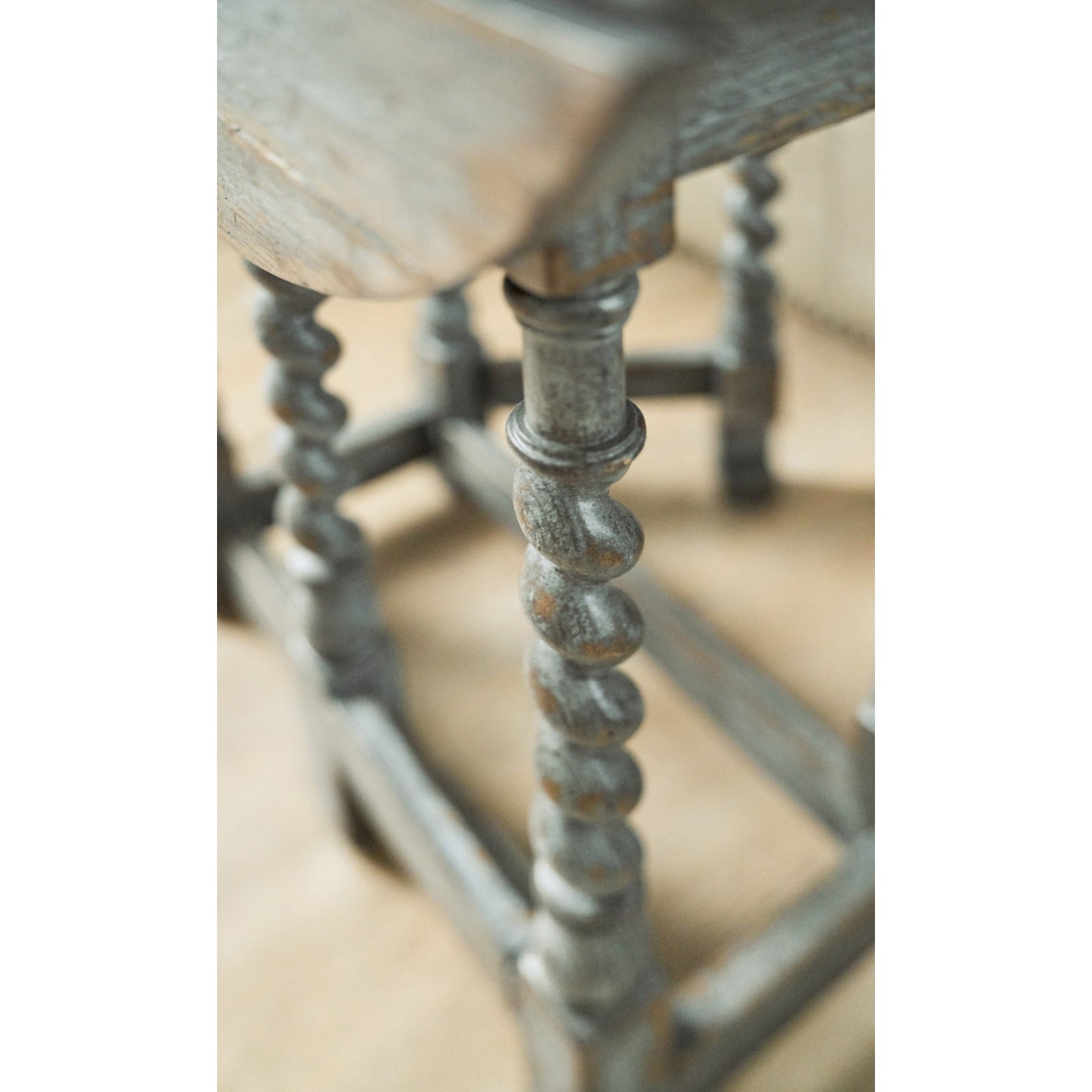 Hooker Furniture La Grange Prause Gate Leg Round Table