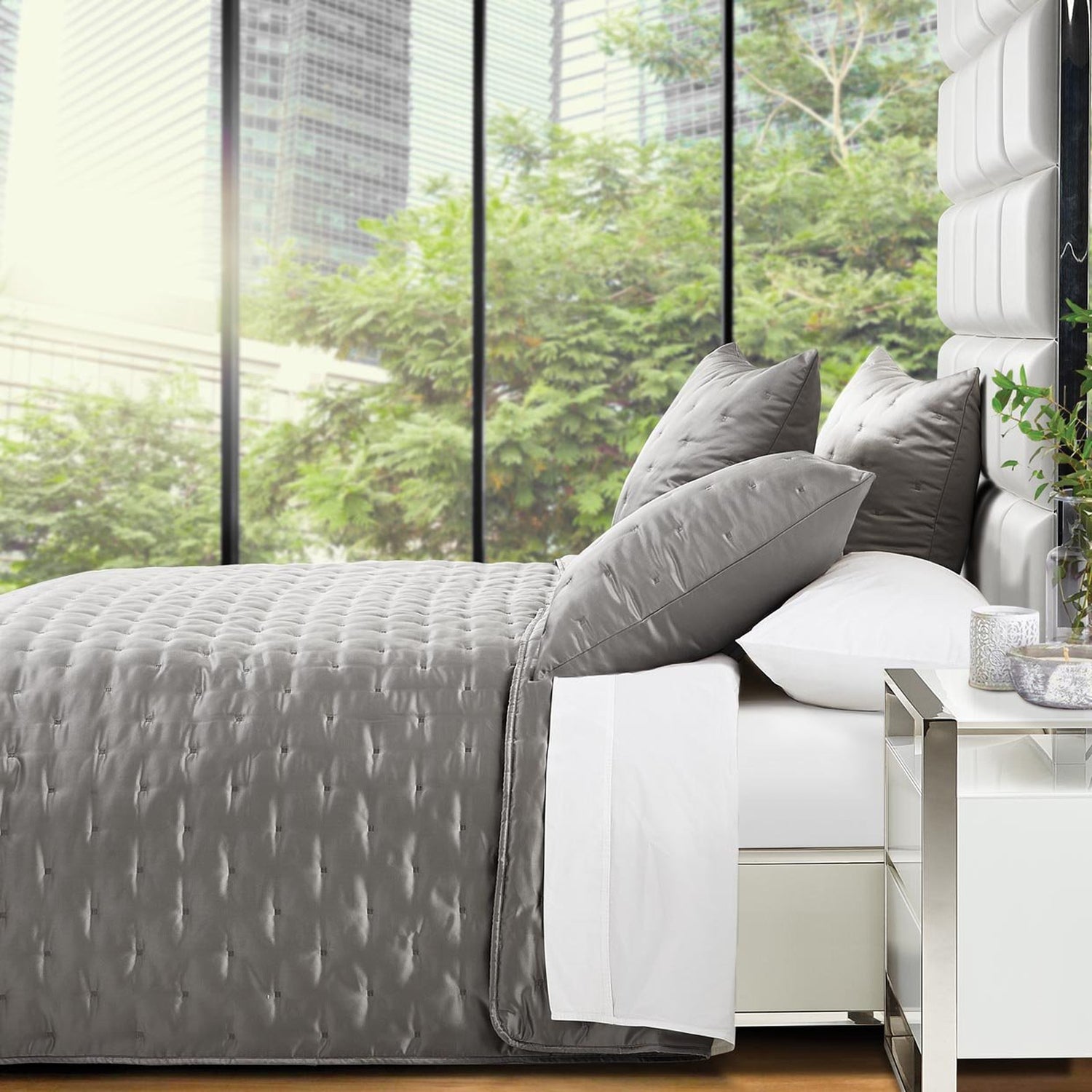 Michael Amini Messina Quilt Set Platinum