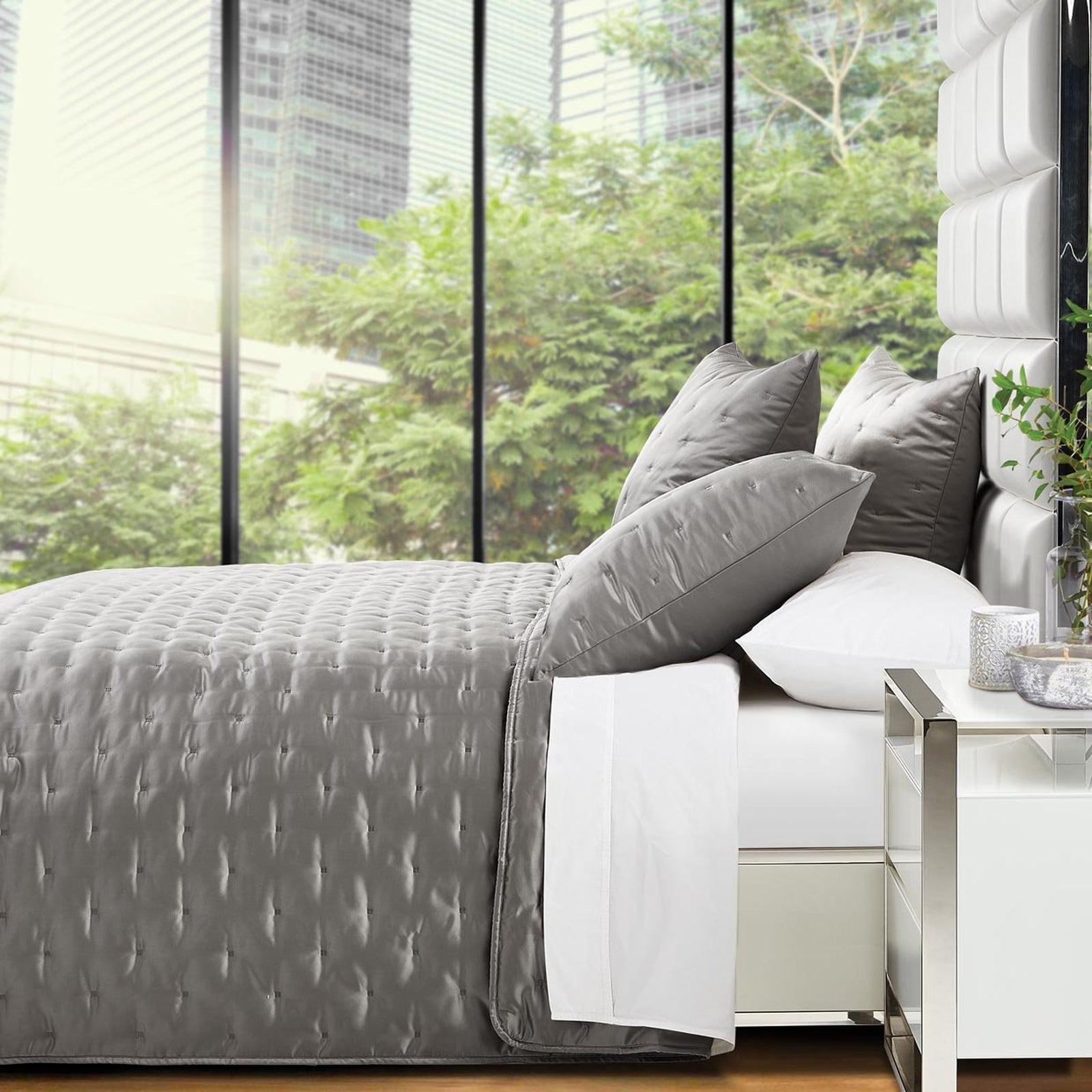 Michael Amini Messina Quilt Set Platinum