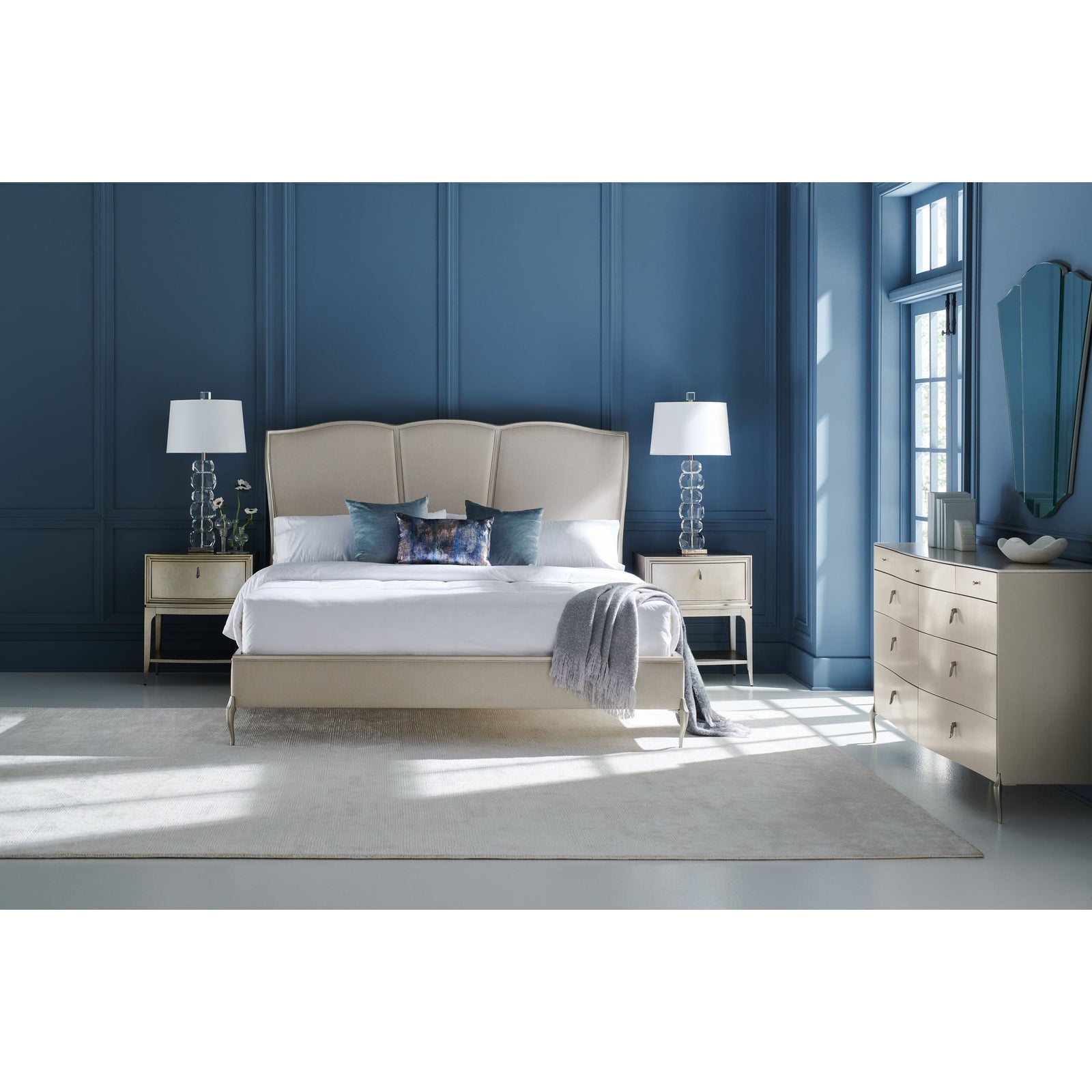 Caracole Classic Un-Deux-Trois Bed Queen DSC