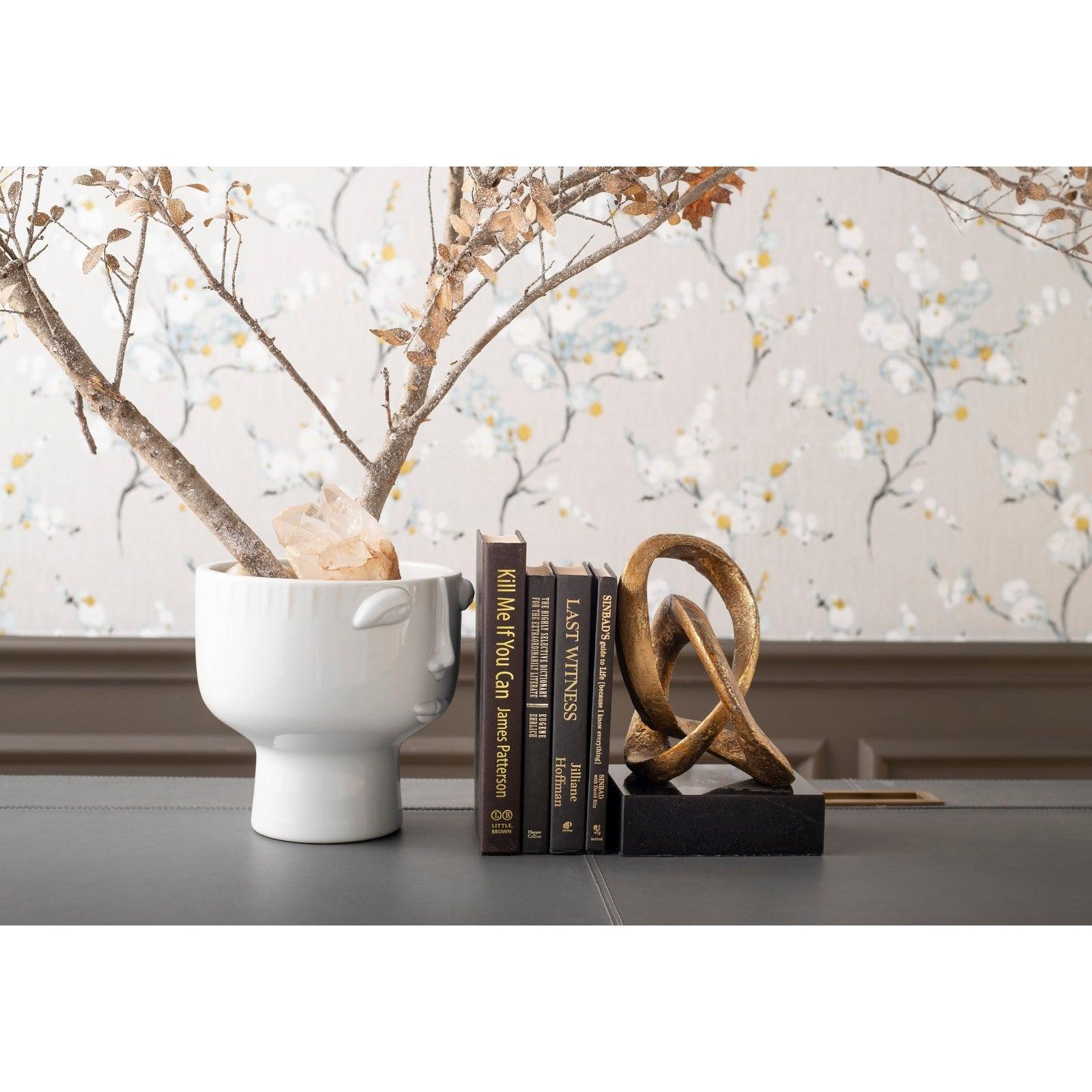 Villa & House Taso Statue by Bungalow 5