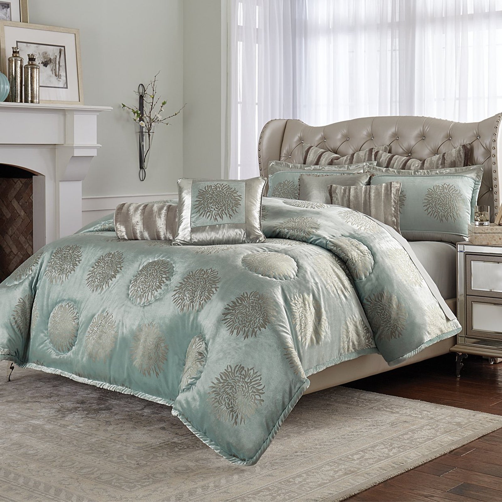 MICHAEL AMINI Regent Comforter