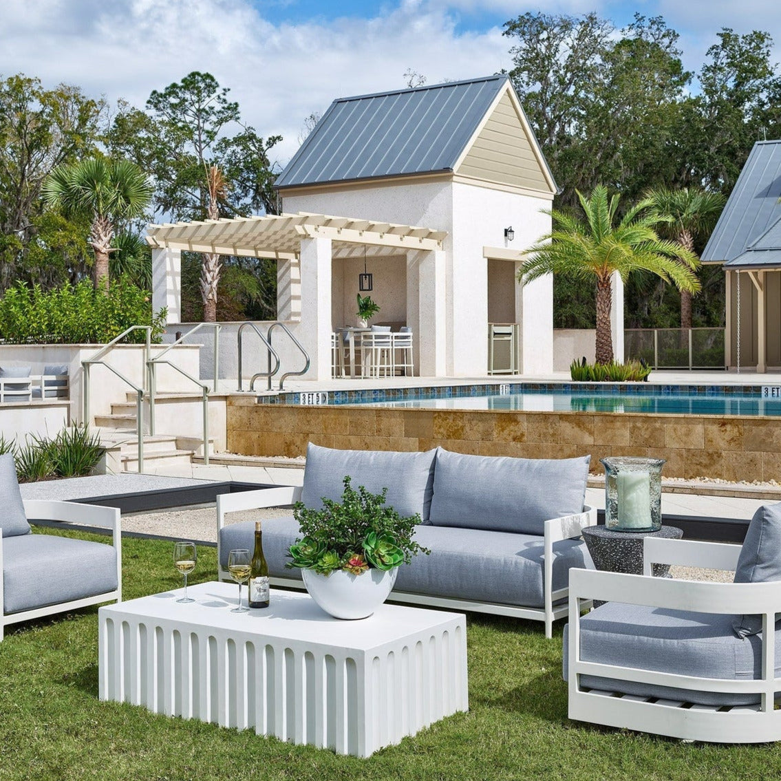 Universal Furniture Coastal Living Outdoor Edisto Cocktail Table