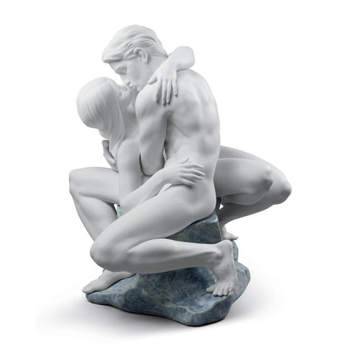 Lladro Passionate Kiss Couple Sculpture